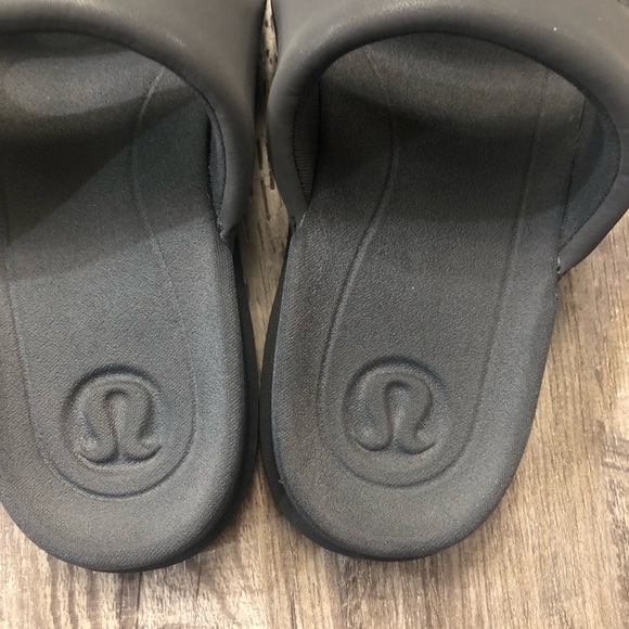 lululemon athletica Black restfeel Sandals - Picture 5 of 8